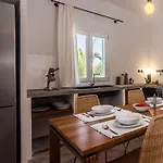Pozolani House * Peran Triovasalos