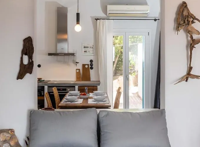 Pozolani House Peran Triovasalos